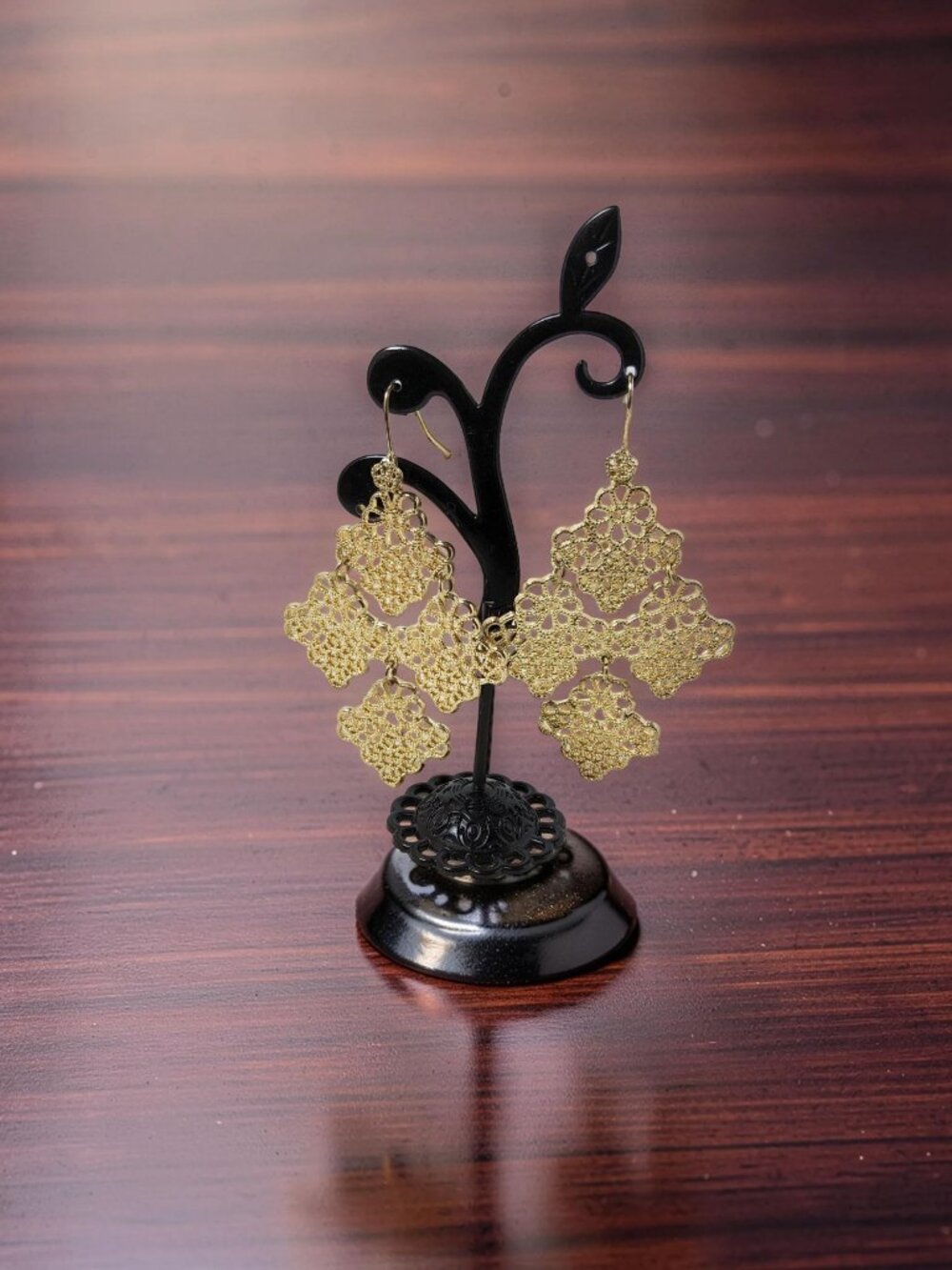 vintage Chantilly Lace gold tone drop dangle earrings.